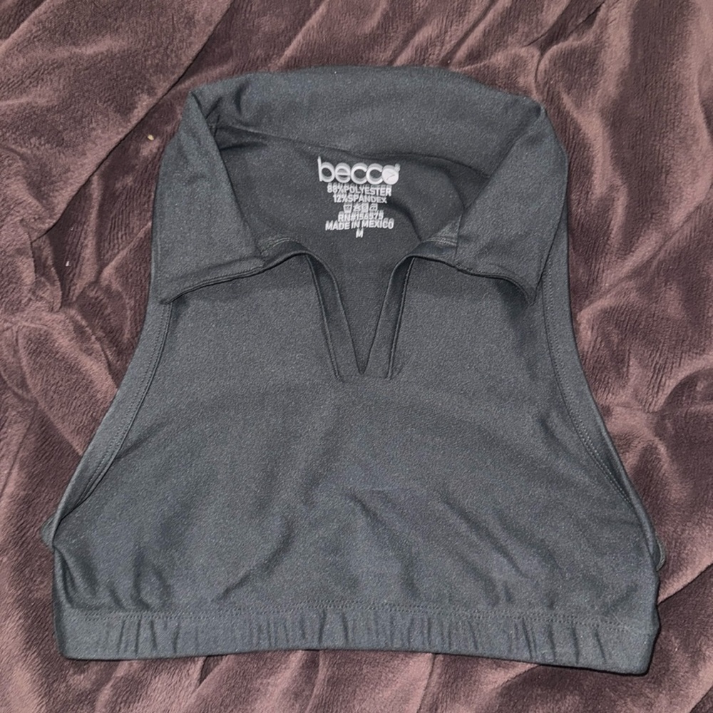 Black workout crop top